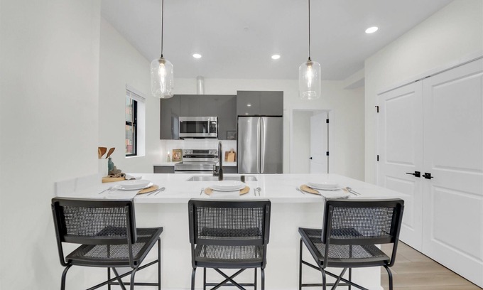 Monta Vista Apartment | New Construction Charming 2-bedroom apartment with AC, WiFi in Lakewood