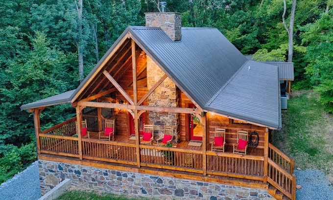 Cadiz Cabin | New Construction Log home, beautiful home with boat slip