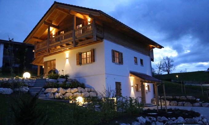 Steibis House | New country-style vacation home with large pool, garden and garage