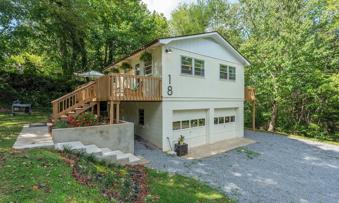 Asheville House | New! Cozy 2-Bedroom Home in Asheville - 10 min from Downtown!