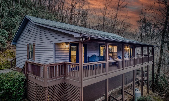 Sylva Cabin | New: Cozy Mtn Cabin w/Hot Tub/Firepit/Game Room