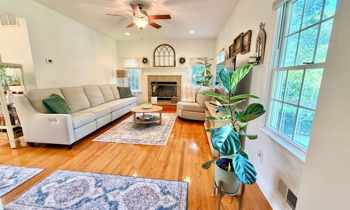 Mountainside House | New Cozy pristine home in Mountainside NJ, Mins to NYC free coffee, Smart Tvs +