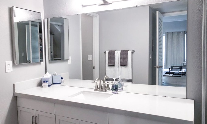 Woodland Springs House | NEW Entire Condo in Old Town Scottsdale
