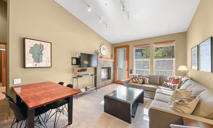 Olympic Valley Condo | New Family-Friendly 2BDM w/AC Bike in/out 804