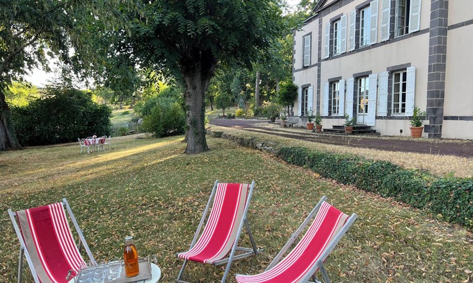Romagnat House | New! Family home surrounded by nature, close to lakes and volcanoes.
