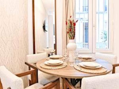 Quartier de la Plaine-de-Monceaux Apartment | New flat with AC Porte Maillot Arc de Triomphe