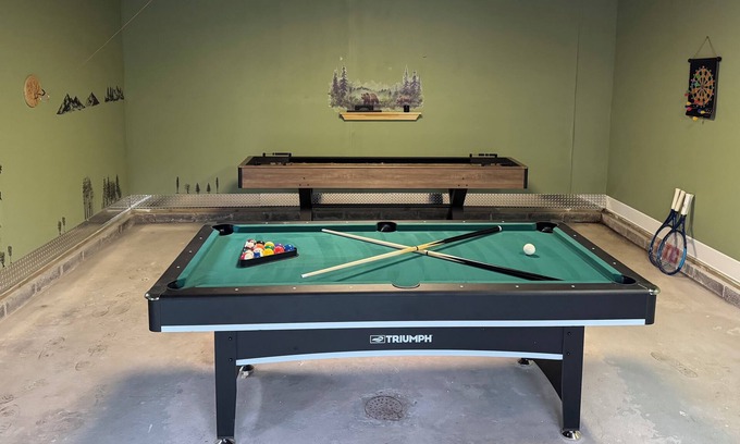 Albrightsville Cabin | NEW Game Room, fire pit, hot tub, 5 lakes, 2 pools!