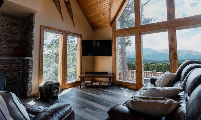 Woodland Park Cabin | NEW! GEM in the heart of Pikes Peak - Privacy/beauty from every room!