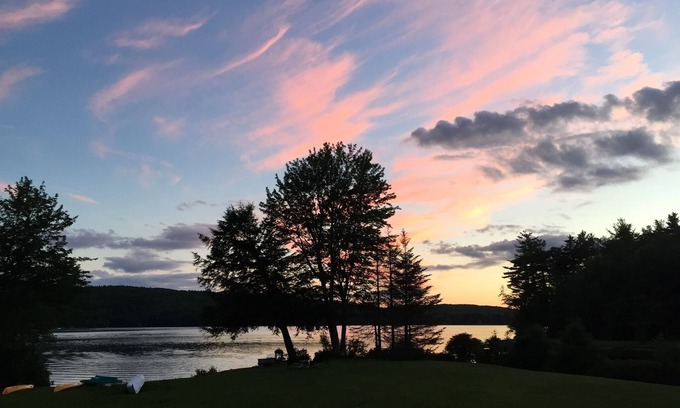 Washington House | New Hampshire lakefront cottage in private association.