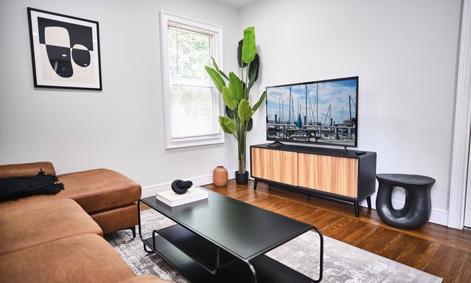 City Point Apartment | New Home - Close to Beach & Yale
