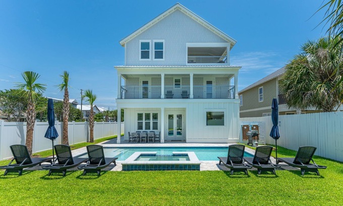 Crystal Beach House | New Home~Close to the Beach! Private Pool and Spa!