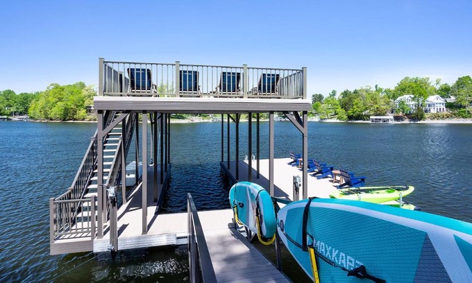 Winchester House | New Home, Dock, Home Theatre Projector, Hot Tub, Fire Pit, Kayaks