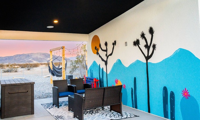Joshua Tree House | NEW! HotTub, Hammock, FirePit, BBQ & Paved Driveway