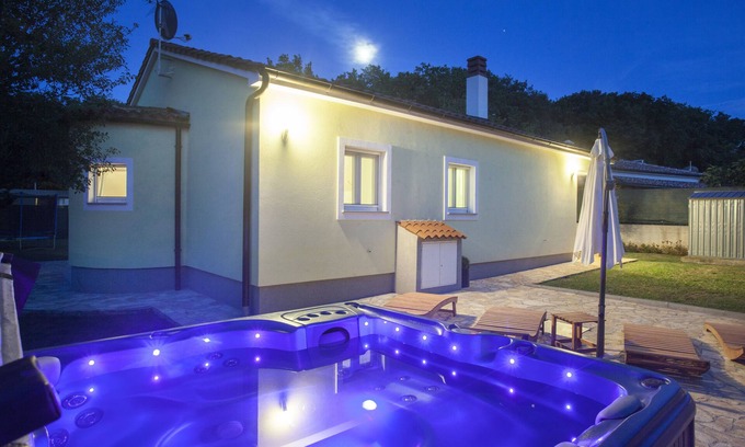 Pula House | New House Freeda * with whirlpool, WiFi, 4 bikes in price, Grill, Kids playground