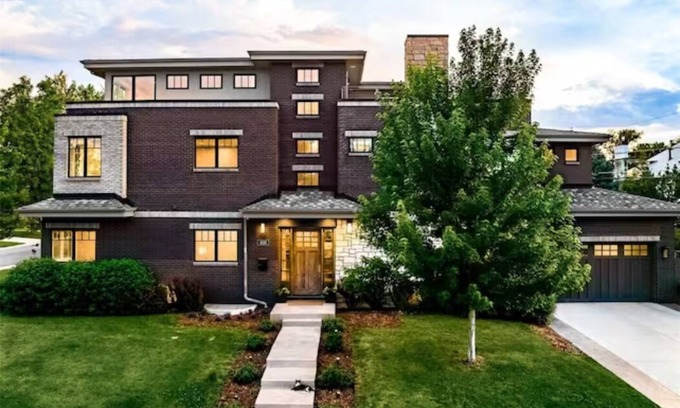 Hilltop House | NEW! Huge Luxury Family Home with Roof Deck, Chef's Dreamn