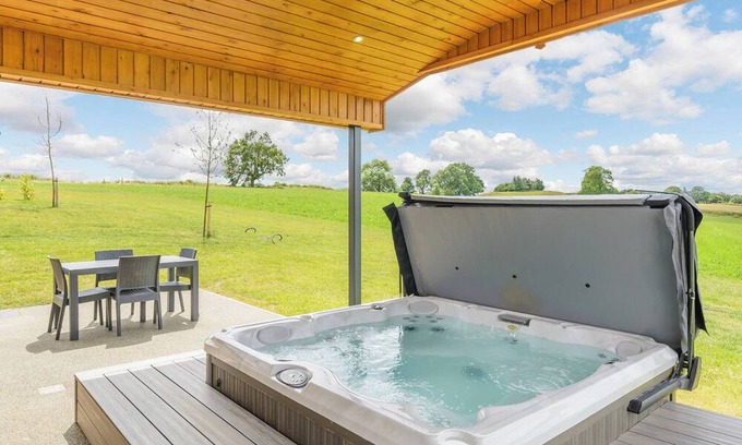 Hundall Ski Chalet | New in 2022. Luxurious and contemporary lodge with stunning countryside views.