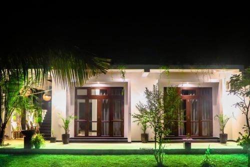 Dickwella Bed & Breakfast | new indunil's Place Hiriketiya