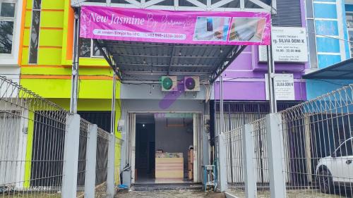 Blitar Hotel | New Jasmine Guest House by Yurooms