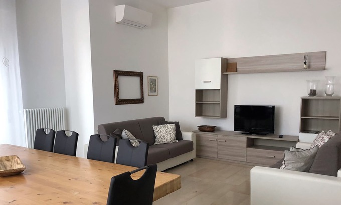 Albate House | NEW Large Deluxe apartment with 10 beds