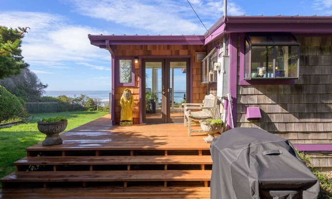 Yachats House | New Listing! Adorable oceanfront cabin perched on a sea cliff with amazing views, near Yachats