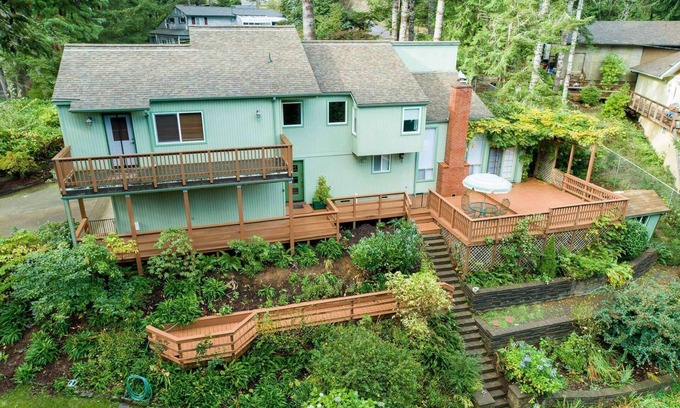Dunes City House | *NEW LISTING* Beautiful Lake Area Home, Pet Friendly, Close to Old town Florence & Dunes, Gas Grill