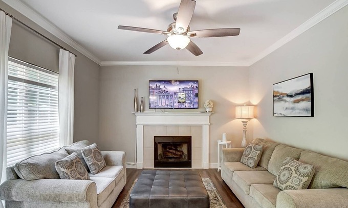 Paw Creek House | New Listing! Coulwood Carriage House - 10 mins. from US Whitewater Ctr. - Good for families - BBQ