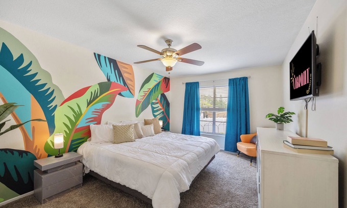 Palm Harbor House | NEW LISTING DISCOUNT! 3 mi to beach Pool Game room Grill,Pets Murals Lake Tarpon