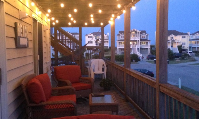 Nags Head House | NEW LISTING: OCEAN VIEWS /OCEANSIDE LOCATION IN THE VILLAGE OF NAGS HEAD