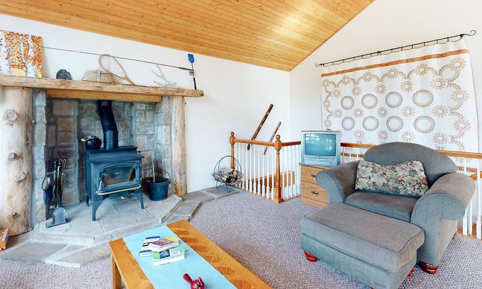 Lake George House | New listing! Secluded cabin w/ mountain views, spacious deck, & wood stove!