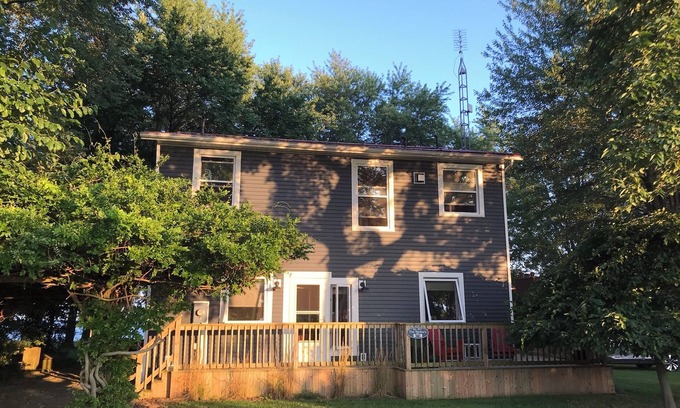 Romney Cottage | NEW LISTING! Spacious Beachfront Retreat on Lake Erie