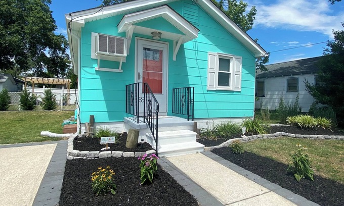 Villas Cottage | NEW LISTING! Villas Quaint Coastal Cottage short drive to Beaches