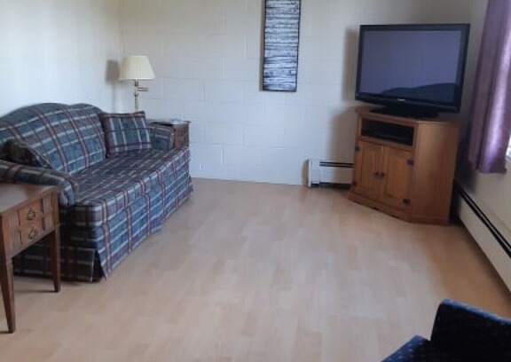 New London Apartment | New London Bay Motel - Apartments and rooms in scenic location - New London Bay Motel - Deluxe 1 bedroom Apartment #5
