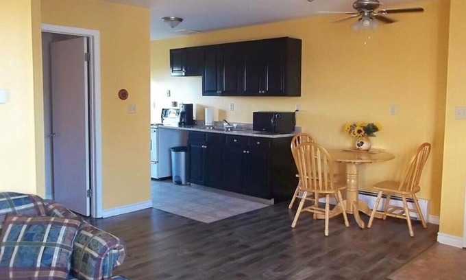 New London Apartment | New London Bay Motel - Apartments and rooms in scenic location - New London Bay Motel - Deluxe 1 bedroom Apartment #2