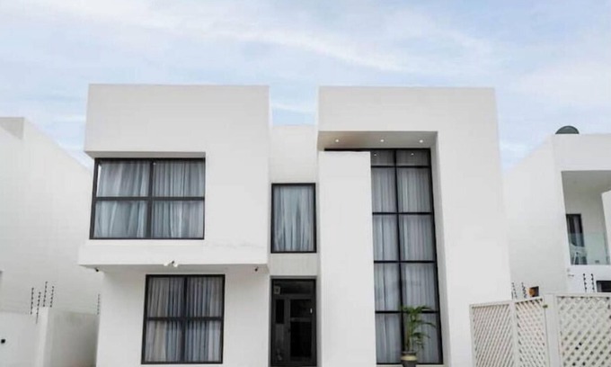 Labone House | New, Luxurious 3-bedroom House 7-mins from Airport
