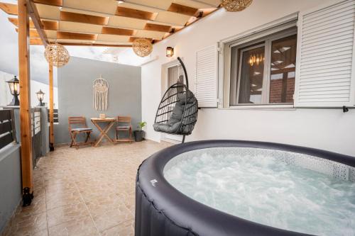 Salakos House | New - Luxury Getaway with Jacuzzi Platanos House - Salakos
