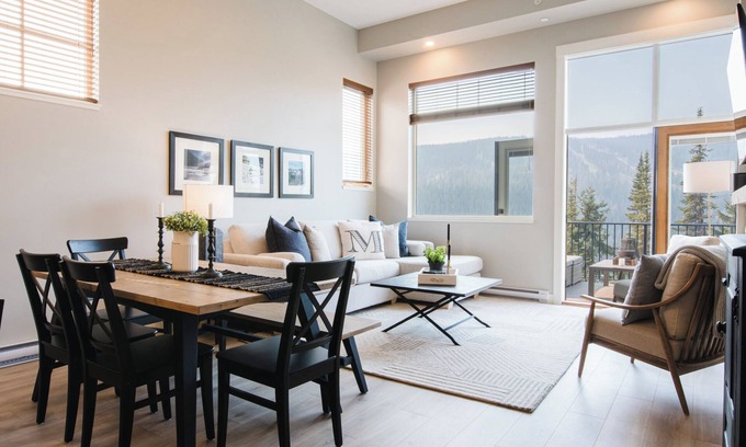 Sun Peaks House | New! Luxury Top Floor Unit Ski-In/Ski-Out, Private Hot Tub and Mountain Views!
