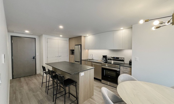 Milton Park Apartment | New Luxury Unit in Heart of MTL 914 | Metro access