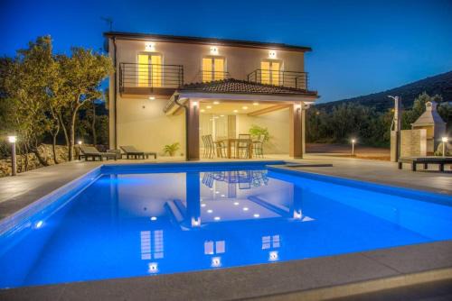 Marina Villa | New Luxury Villa with heated Pool, Marina-Trogir