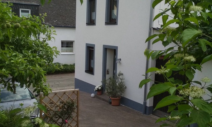 Minheim Apartment | New! Modern apartment "Am Rosenberg" for 2-4 people on the Middle Moselle