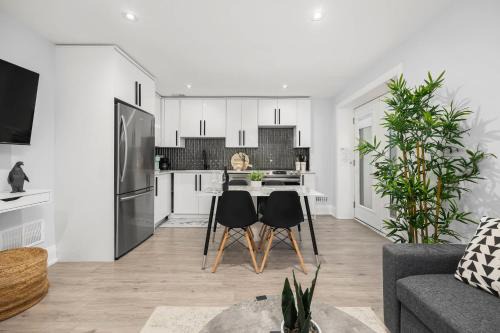 Dorset Park House | New Modern Custom Build Pool, Games, Parking & WIFI
