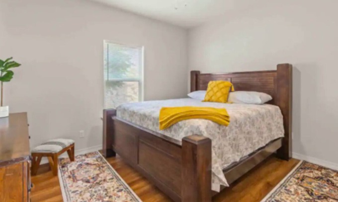 El Paso Apartment | New Modern Elegant 2 Bedroom Apartment | Fast WIFI