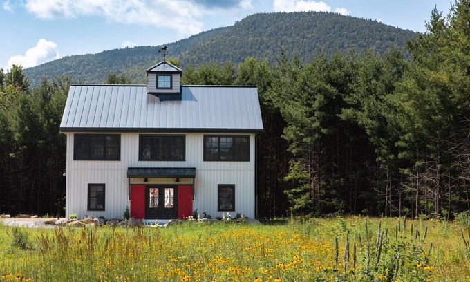 Tamworth House | New Modern Gray Barn Getaway - Game Room, EV Charger, Year-Round Fun!