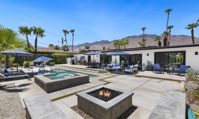 Palm Springs House | NEW Modern Luxurious Luring Palms with Private Pool