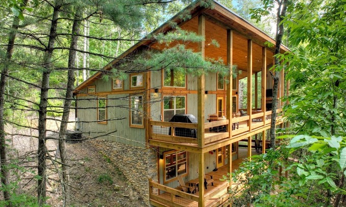 Cherry Log Cabin | NEW! Modern Rustic in Aska Adventure Area. Hot Tub! Pet Friendly!