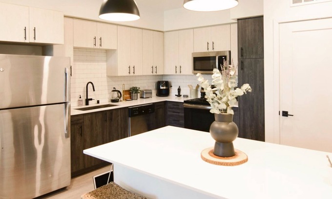 Santa Rosa Condo | NEW! Modern + Spacious 2 Bdrm w/ Hot-tub and Pool