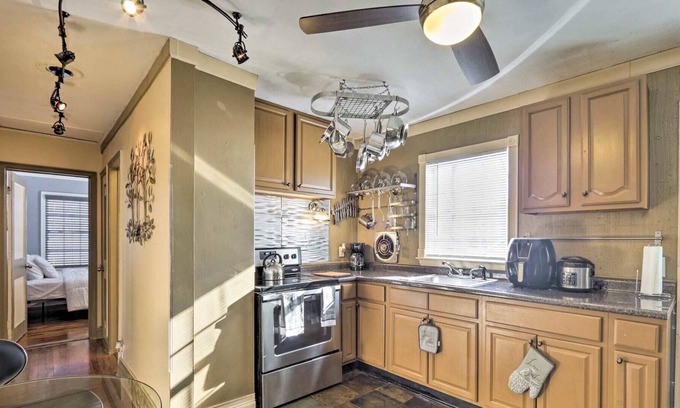 East Hartford House | New!Quaint & Convenient Hideaway: Great Location