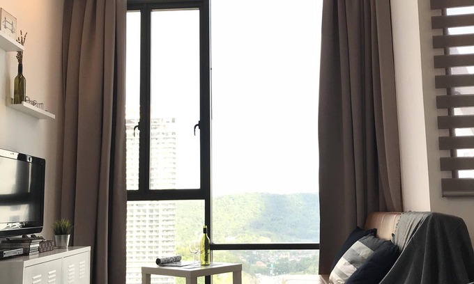 Damansara Perdana Apartment | 📣NEW📣 R & J Studio [Location/Cozy/WiFi/Empire Damansara]