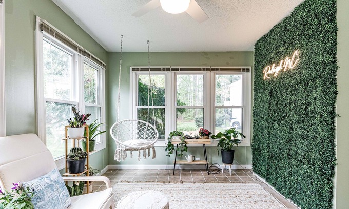 North Raleigh House | NEW! Remodeled, LARGE Raleigh home. Pets Welcome!