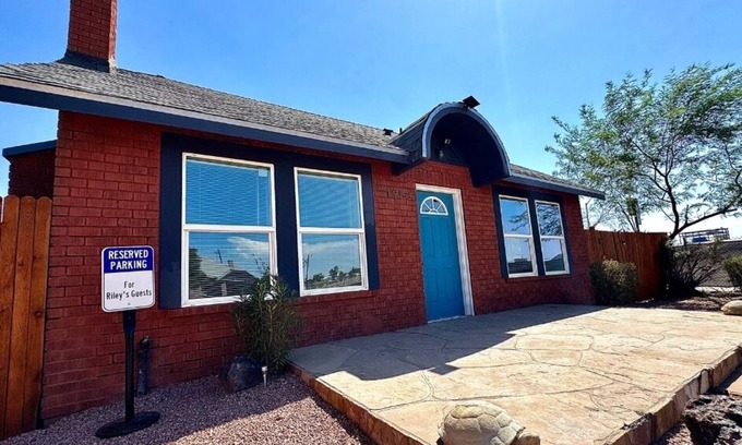 Encanto House | New! Rileys Feel-Free 7 Minutes to Downtown Phoenix