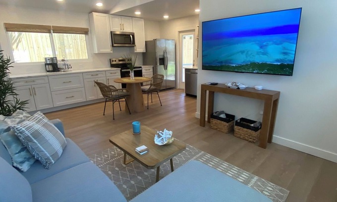 Sarasota House | New! Siesta Beach Guest House with pool!
